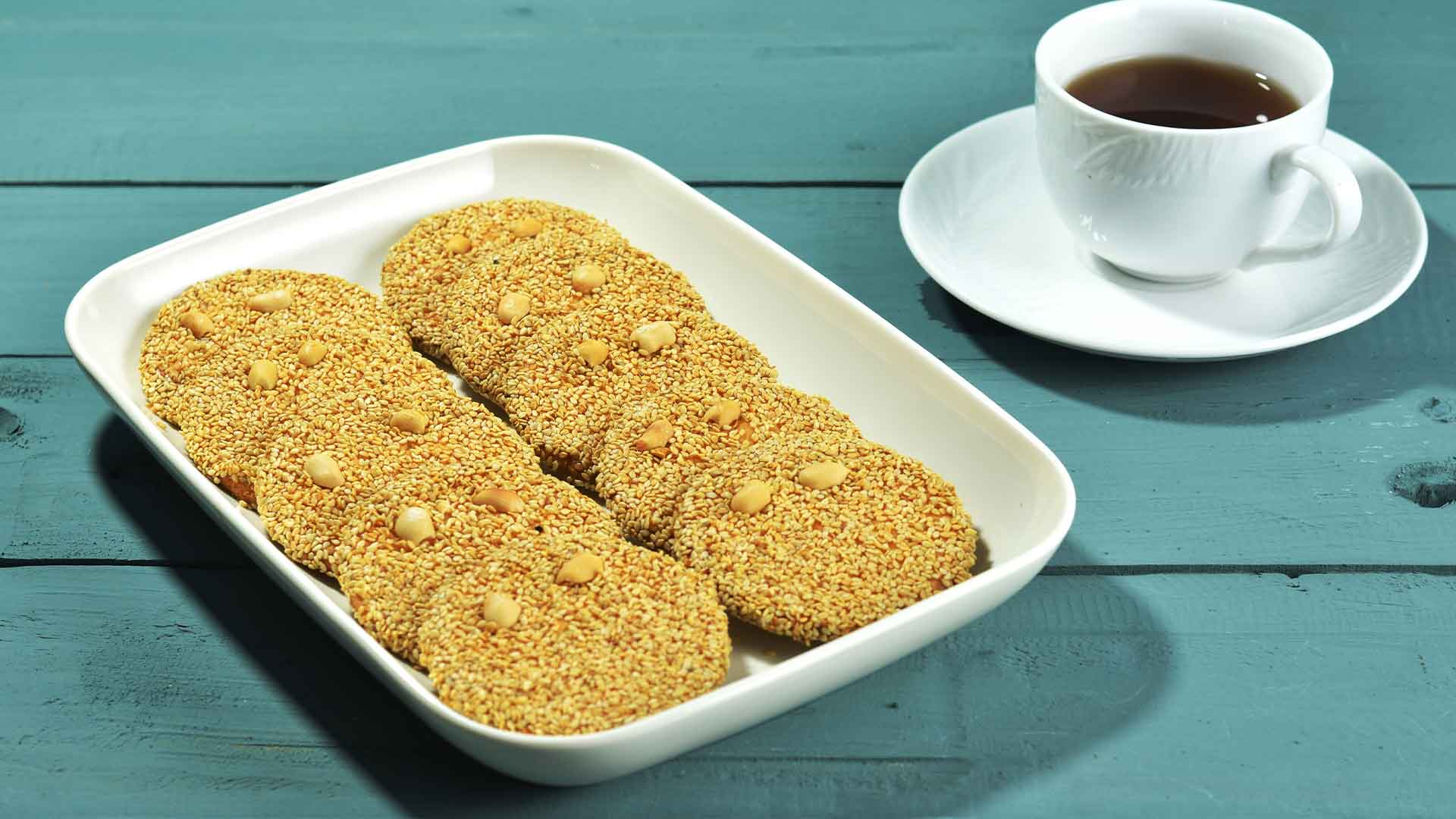 کیک با ارده و شیره ی خرما