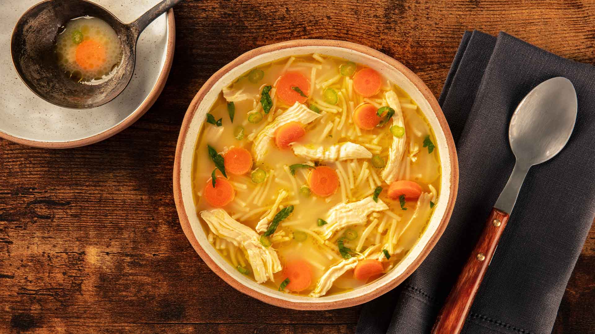 سوپ مرغ با روغن کنجد برای سرماخوردگی کودکان