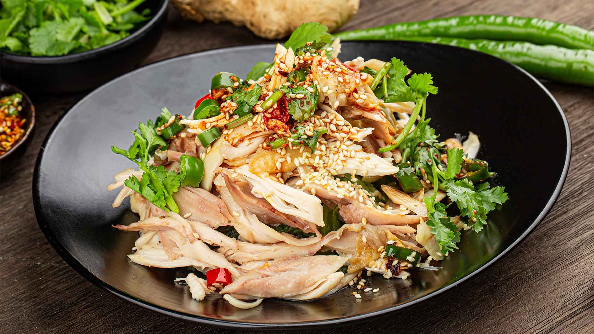 طرز تهیه سالاد مرغ چینی همراه با سس کنجد