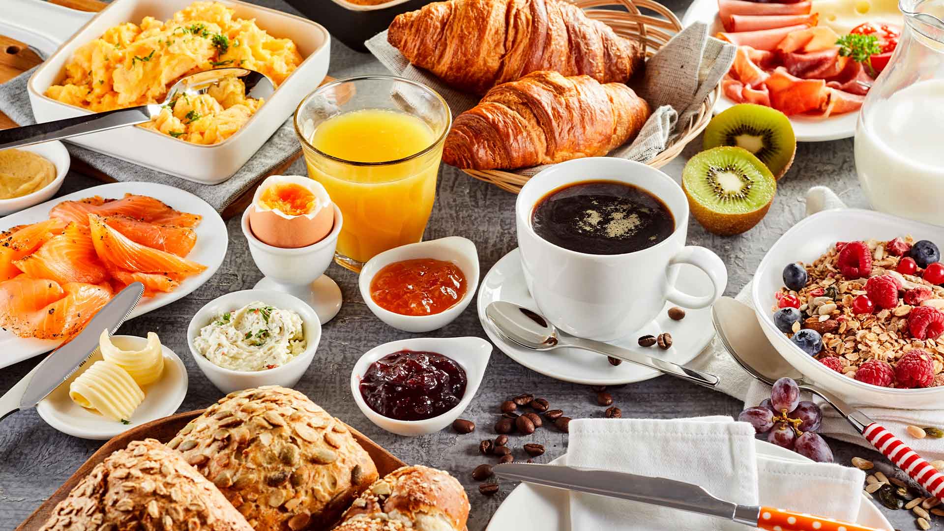 یک صبحانه مقوی چه ویژگیهایی دارد؟