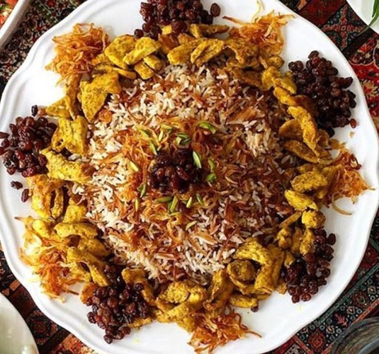 قنبر پلو با مرغ و سس ارده